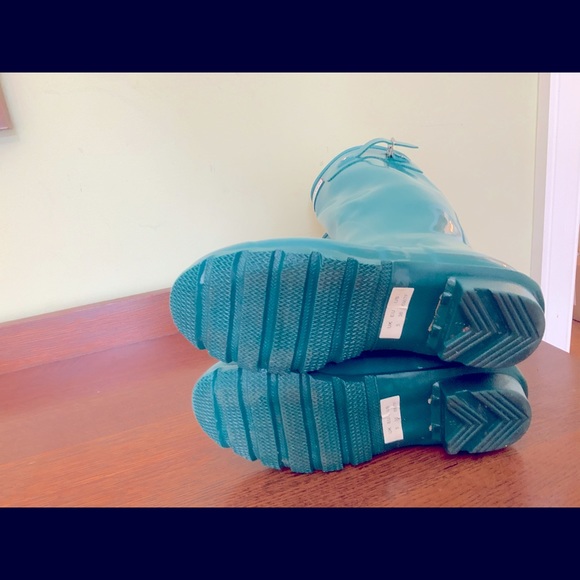 NWOT Rain boots by Hunter - Picture 2 of 4